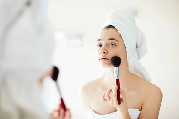 Astuces pour un maquillage rapide et efficace le matin