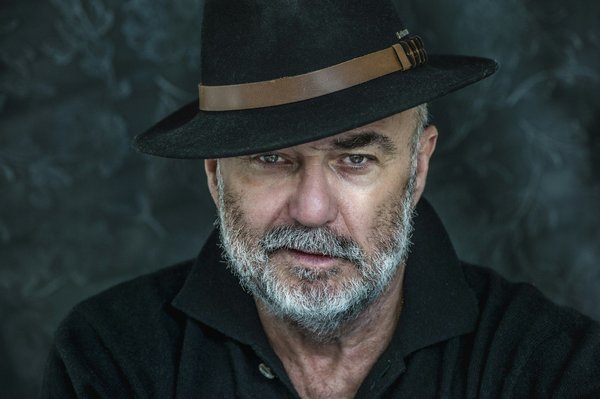 Découvrez l'élégance du bob jacquemus pour homme